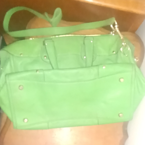 Vibrant Green Handbag with Gold Details - Picture 5 of 5